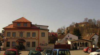 Hotel Koruna<br/>Pecka