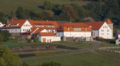 Hotelový a jezdecký areál Dvůr Krutěnice<br/>Nalžovské Hory