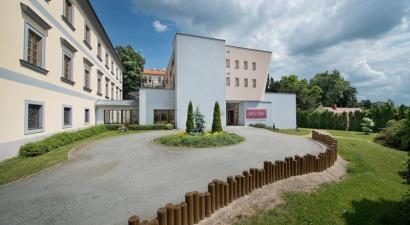 Hotel Maxmilian Lifestyle Resort<br/>Loučeň