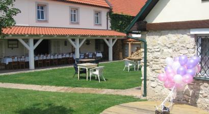 Penzion V polích<br/>Číčovice