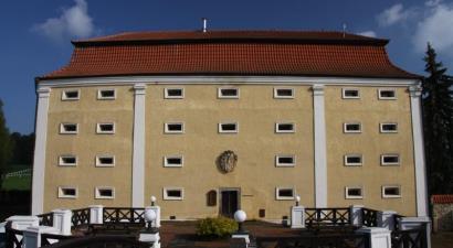 Dvůr Pecínov<br/>Benešov