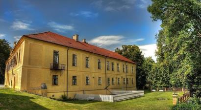 Hotel zámek Hostačov<br/>Skryje (okres Havlíčkův Brod)
